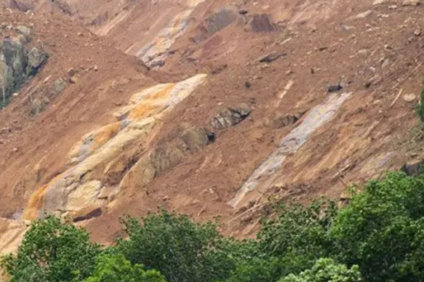 நிலச்சரிவால் மண்ணுக்குள் புதையுண்ட 35 மாணவர்கள்! கல்விப் பணிப்பாளரின் அதிர்ச்சி அறிக்கை | 35 Students Were Killed In The Landslide நிலச்சரிவால் மண்ணுக்குள் புதையுண்ட 35 மாணவர்கள்! கல்விப் பணிப்பாளரின் அதிர்ச்சி அறிக்கை | 35 Students Were Killed In The Landslide