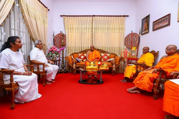 ராஜபக்சக்களுக்கு எச்சரிக்கை விடுத்த மகாநாயக்க தேரர்கள்! | Mahanayaka Thera Warned The Rajapaksas