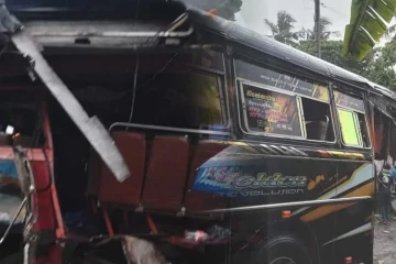 හබරාදූව දුම්රිය අනතුරින් පාසල් දරුවන් 10 දෙනෙකු රෝහලට - නවතම තත්ත්වය මෙන්න [UPDATE]
