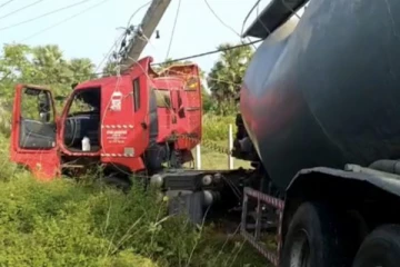 திருகோணமலையில் விபத்தில் சிக்கிய பாரிய கொள்கலன் !
