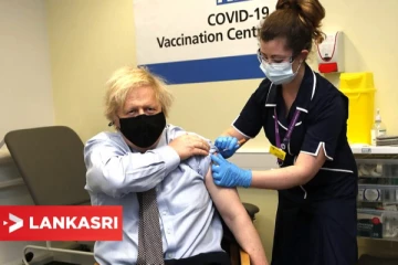 சர்ச்சையை உடைக்க அஸ்ட்ராஜெனேகா தடுப்பூசியை பெற்றுக்கொண்ட போரிஸ் ஜான்சன்!