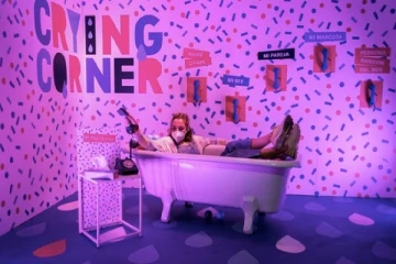 மக்களின் மன அழுத்தத்தை போக்க ஸ்பெயின் நாட்டில் அழுகை அறை அறிமுகம்