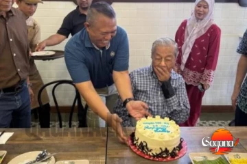 මැලේසියාවේ ජීවමාන තරුව - මහතීර්ට 100ක්