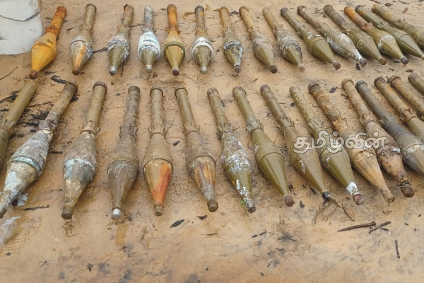 மட்டக்களப்பில் நிலத்தில் புதைக்கப்பட்டிருந்த கைக்குண்டுகள் மீட்பு | Large Cache Of Ltte Explosives Recovered