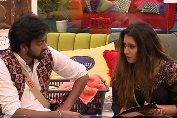 வலியால் துடிதுடித்த பிரியங்கா, கண்கலங்கிய நிலையில் மருத்துவமனைக்கு சென்ற பரிதாபம்! நடந்தது என்ன..