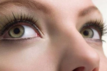 கண்கள் பிரகாசமாக தெரியனுமா? எளிதான வழி இதோ