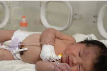 භූකම්පනය මැද ප්‍රසූත කළ "අයා" ට ලොවම පුදුම කරමින් විශාල ඉල්ලුමක්