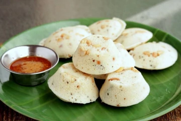 பார்த்தாலே சாப்பிடத்தூண்டும் காஞ்சிபுரம் ஸ்பெஷல் இட்லி செய்வது எப்படி?