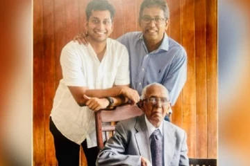 ආචාර්ය හර්ෂ ද සිල්වාගේ පියාණන් වන ජ්‍යෙෂ්ඨ පරිපාලන නිලධාරී හරිස් ද සිල්වා මහතා අභාවප්‍රාප්ත වෙයි