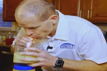 எலுமிச்சை ஜூஸை குடித்து கின்னஸ் சாதனை படைத்த நபர்!