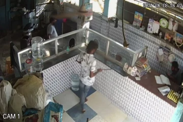 பட்டாக்கத்தியுடன் தகராறு செய்த இளைஞர்களை கைது செய்த போலிஸார்