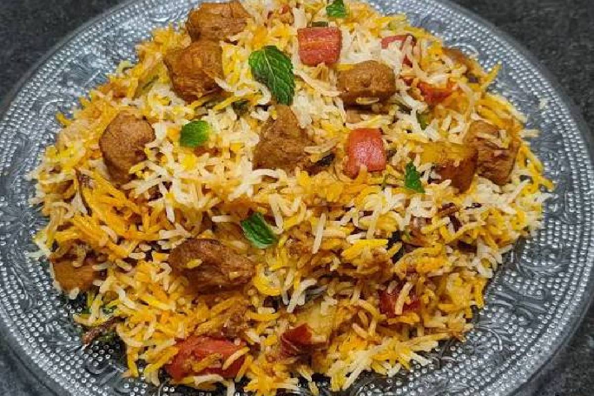 புரட்டாசி மாத ஸ்பெஷல்: அசத்தல் சுவையில் மீல்மேக்கர் பிரியாணி! | Tasty And Healthy Soya Chunks Biryani Recipe புரட்டாசி மாத ஸ்பெஷல்: அசத்தல் சுவையில் மீல்மேக்கர் பிரியாணி! | Tasty And Healthy Soya Chunks Biryani Recipe