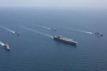 ஹோர்முஸ் நீரிணையில் மூன்று எண்ணெய் கப்பல்கள் மீது தாக்குதல்