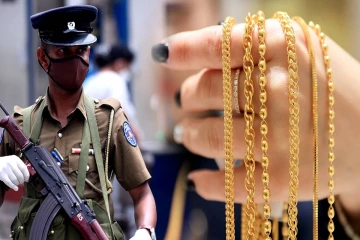யாழில் தங்க சங்கிலியுடன் சென்ற பெண்ணுக்கு நேர்ந்த கதி..! விரைந்து செயற்பட்ட பொலிஸார்