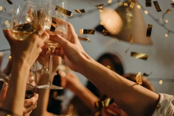 நள்ளிரவில் பர்த்டே பார்ட்டி - ஆண் நண்பர்களால் இளம் பெண்ணுக்கு நேர்ந்த கொடூரம்!