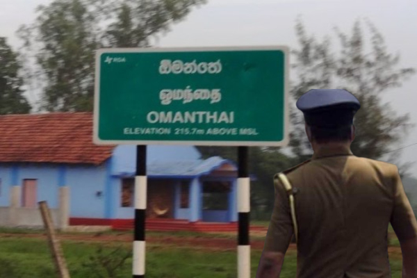 துப்பாக்கியை காட்டி மிரட்டிய வனவளத்திணைக்கள அதிகாரி : மக்கள் குழப்பம் | Forest Department Officer Threatened With Gun