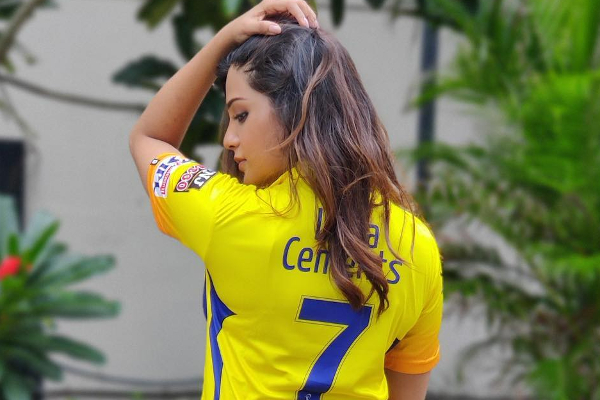 வெள்ளத்தில் சிக்கிக்கொண்ட பிரபல நடிகை! எதுவுமே இல்லை, உதவி பண்ணுங்க... | Aathmika Asks For Help In Chennai Floods