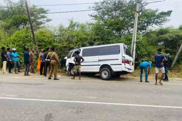 மன்னாரில் அருட்தந்தை அன்ரனி விக்டர் அடிகளார் உட்பட மூவருக்கு நேர்ந்த விபரீதம்! | Mannar Accident Father Anthony Victor Injured