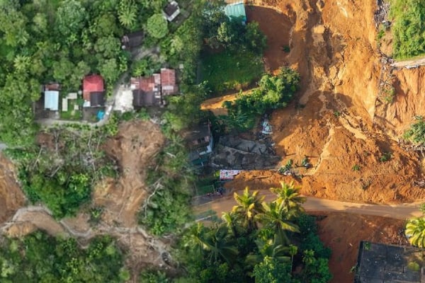 பேரிடரிலும் கொடூரமானவர்களின் மறுபக்கம் - பாதிக்கப்பட்டவர்களுக்கு அச்சுறுத்தல் | Disasters In Sri Lanka Threats To Victims பேரிடரிலும் கொடூரமானவர்களின் மறுபக்கம் - பாதிக்கப்பட்டவர்களுக்கு அச்சுறுத்தல் | Disasters In Sri Lanka Threats To Victims