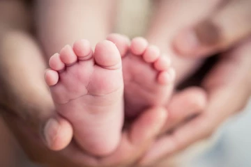 யாழில் மேல்மாடியில் இருந்து கீழே வீசப்பட்ட சிசு
