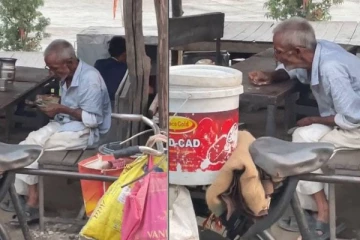 நாள் முழுவதும் கஷ்டப்பட்டு சம்பாதிச்சது...காசை எண்ணி கணீர் சிந்த வைத்த தாத்தா!