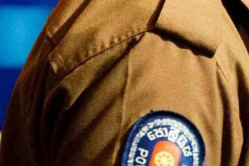 ජංගම දුරකථනයක් නිසා සිරගෙට ගිය SI