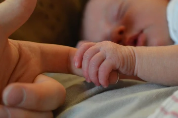 கோமா நிலையில்  இருந்த பெண்  பிரசவித்த குழந்தை ; வியப்பில்  மருத்துவர்கள்!