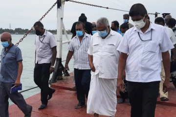 இந்திய மீன்பிடி படகுகளை பார்வையிட அமைச்சர் டக்ளஸ் கண்காணிப்பு விஜயம்