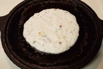 வெறும் 15 நிமிடம் போதும் சூப்பரான ஊத்தப்பம் செய்வதற்கு…. குடும்பத்துடன் ருசிக்கலாம் வாங்க!