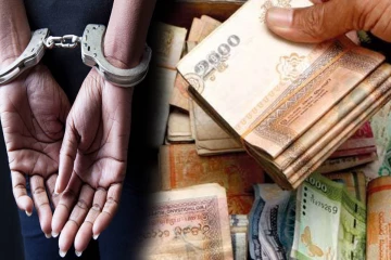 55 வயது பெண்ணிடமிருந்து கட்டுக்கட்டாக மீட்கப்பட்ட பணம் ; இரகசிய தகவலால் அம்பலமான விடயம்