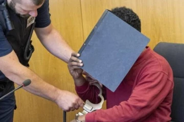 ஜேர்மனியில் பள்ளிக்குச் சென்றுகொண்டிருந்த மாணவிகளை கத்தியால் குத்திய புகலிடக்கோரிக்கையாளர்