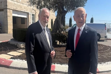 நான் உயிருடன் இருக்கிறேன்; உலகின் கவனம் ஈர்த்த பிரதமர் நெதன்யாகு