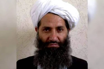கொல்லப்பட்டதாக கூறப்பட்ட தாலிபான் தலைவர் பொதுக்கூட்டம் ஒன்றில் பங்கேற்பு