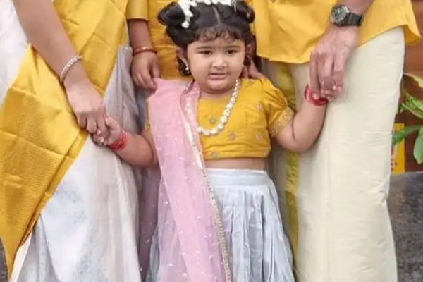 அழகில் அம்மாவையே உரிச்சு வைத்திருக்கும் சினேகாவின் மகள்…. இவ்வளவு பெரிய ஆள வளர்ந்திட்டாரா? ஷாக்காகிடாதீங்க! | Actress Sneha Celebrate Diwali With Fa