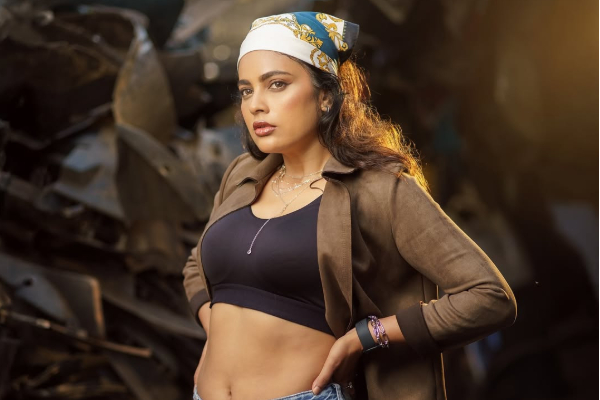 சிகப்பு நிற கிளாமர் லுக்கில் கலக்கும் நடிகை நந்திதா ஸ்வேதா...புகைப்படங்கள்.. | Actress Nandita Swethaa Recent Photoshoot Post