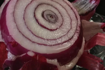 பச்சையாக வெங்காயம் சாப்பிட்டால் என்னவெல்லாம் நடக்கும் தெரியுமா? கட்டாயம் தெரிஞ்சிக்கோங்க...!