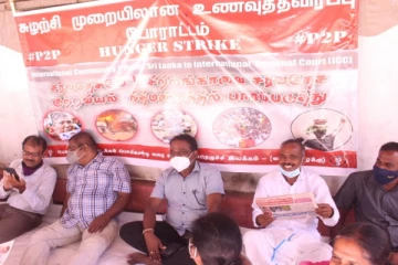 சுழற்சி முறையிலான உணவு தவிர்ப்பு போராட்டத்தினை முடிவுக்கு கொண்டுவருமாறு மட்டக்களப்பு பொலிஸார் எச்சரிக்கை