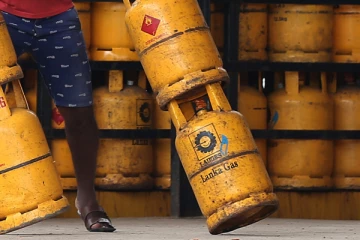 ලාෆ්ස් ගෑස් සමාගමෙන් රතු එළියක්.