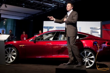 இன பாகுபாடு சர்ச்சையில் சிக்கிய  டெஸ்லா நிறுவனம் : காரணம் என்ன?