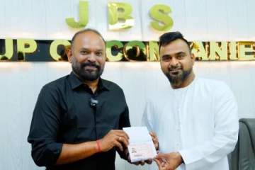 இயக்குனர் வெங்கட் பிரபுவுக்கு ‘கோல்டன் விசா’ - கௌரவித்த துபாய் அரசு