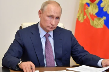 தொடர்பில் இருந்த நபருக்கு கொரோனா; சுய தனிமைப்படுத்தலில்  ரஷ்ய அதிபர்