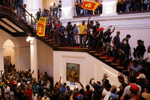 அரசுக்கு சொந்தமான மாளிகைகளில் இருந்த  தொன்மை வாய்ந்த பொருட்கள் காணவில்லை! காவல்துறையினர் விசாரணை - ஐபிசி தமிழ்