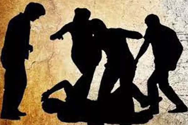 யாழில் யுவதியின் கையை பிடித்து இழுத்த வியாபாரியை கடத்தி சென்று நையப்புடைந்த இளைஞர்கள் | The Young Men Kidnapped The Jaffna