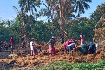 முல்லைத்தீவில் பரபரப்பு ; தீக்கிரையான தும்பு தொழிற்சாலை