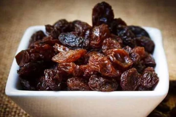 கருப்பு நிற உலர் திராட்சையை சாப்பிடுவதால் ஏராளமான நன்மைகளாம்