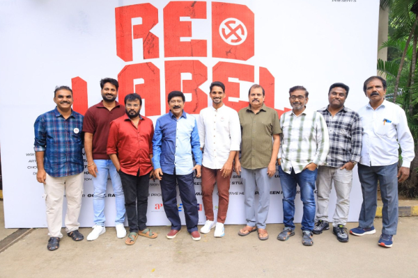 பாடகி சின்மயி மன்னிப்பு கேட்க வேண்டும்: பாடகி சின்மயி மன்னிப்பு கேட்க வேண்டும்: