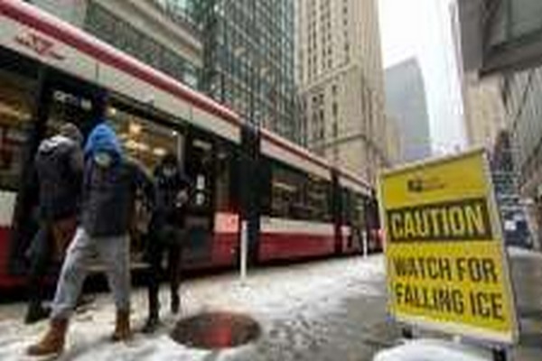 ரொறன்ரோவில் சாரதிகளுக்கு எச்சரிக்கை | Ain Turns Into Snow In Toronto