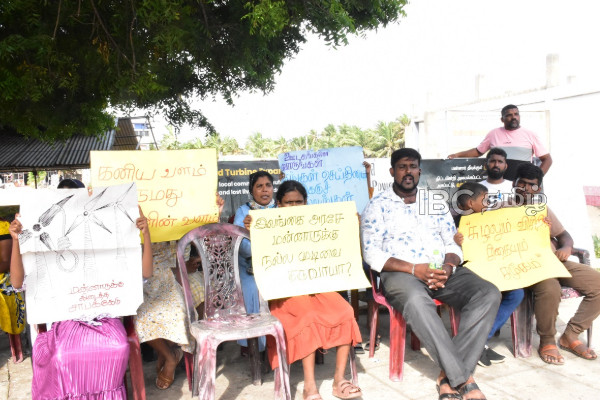 மன்னாரில் தொடரும் போராட்டம் : வவுனியாவில் இருந்து கிடைத்த ஆதரவு | Vavuniya People Support To Mannar Protest