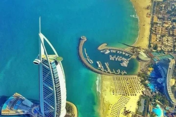 செயற்கை தீவு, 24 காரட் தங்க அலங்காரம்... உலகின் ஒரே 10-star ஹோட்டல் எங்குள்ளது தெரியுமா?