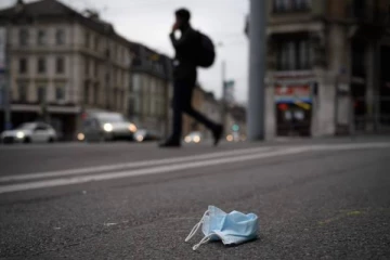 முகக்கவத்தை வீசாதீர்கள்: பொலிஸார் விடுத்த எச்சரிக்கை